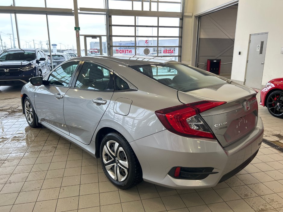 Honda Civic Sedan LX 2018-11