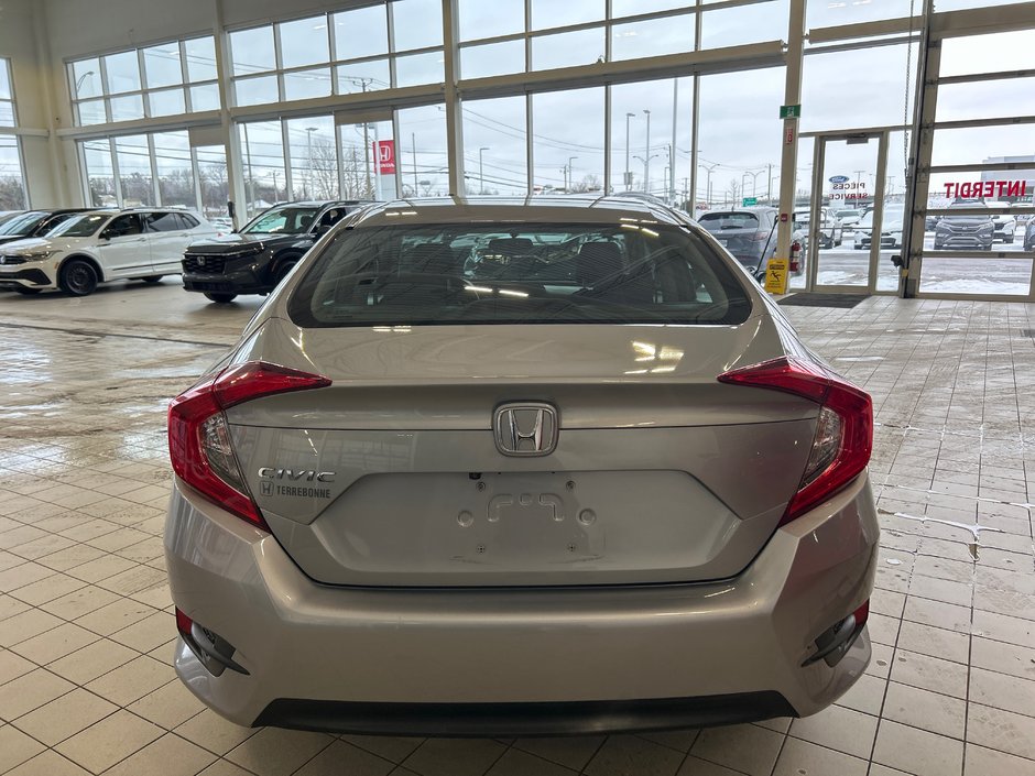 Honda Civic Sedan LX 2018-9