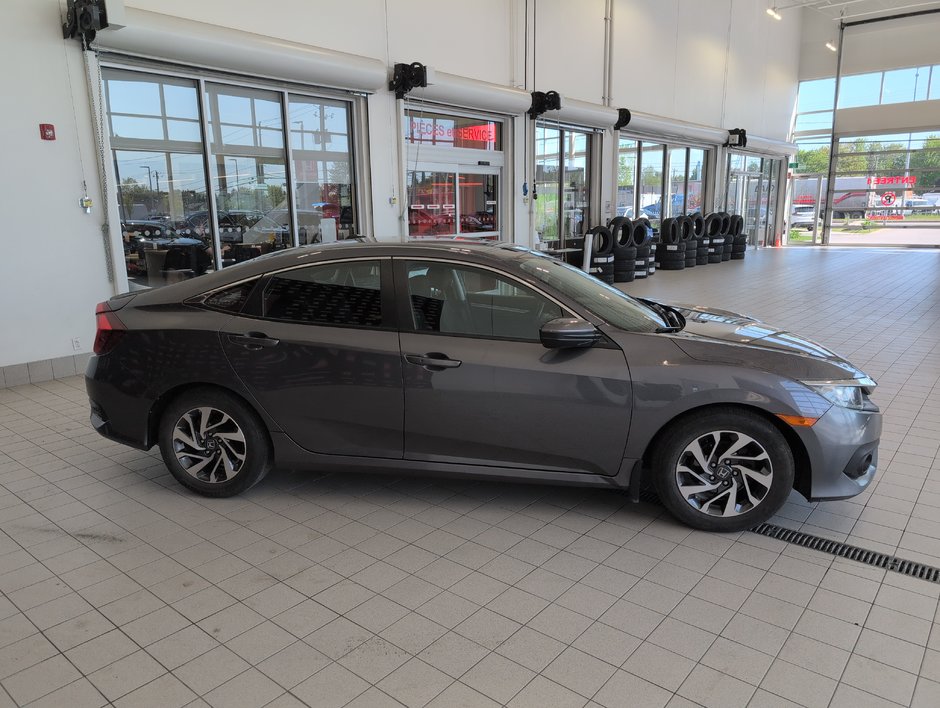 Honda Civic Sedan SE 2018-3
