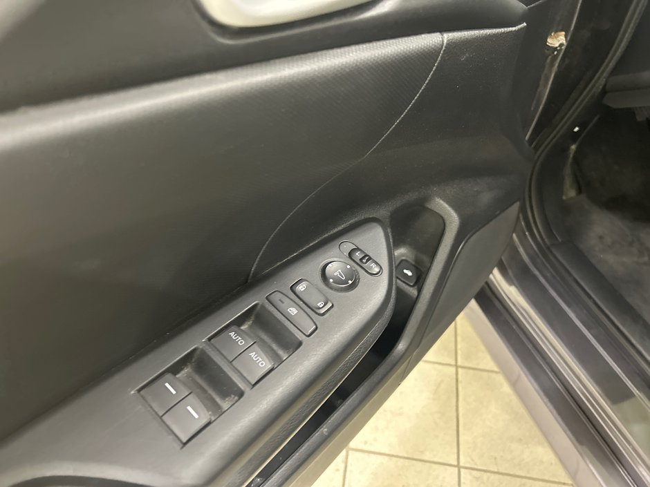 Honda Civic Sedan LX 2018-13