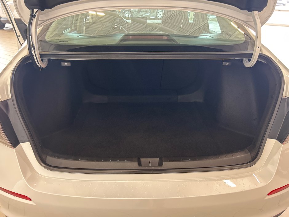 2022 Honda Civic Sedan LX-9