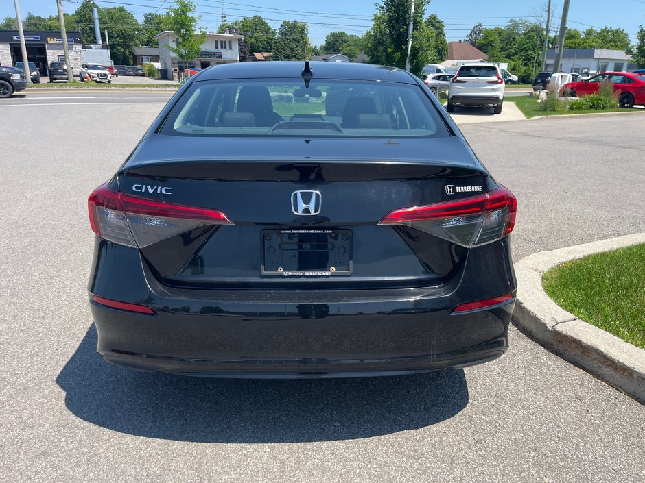 2022 Honda Civic Sedan LX-8