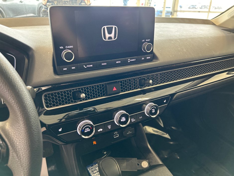 Honda Civic Sedan LX 2023-27