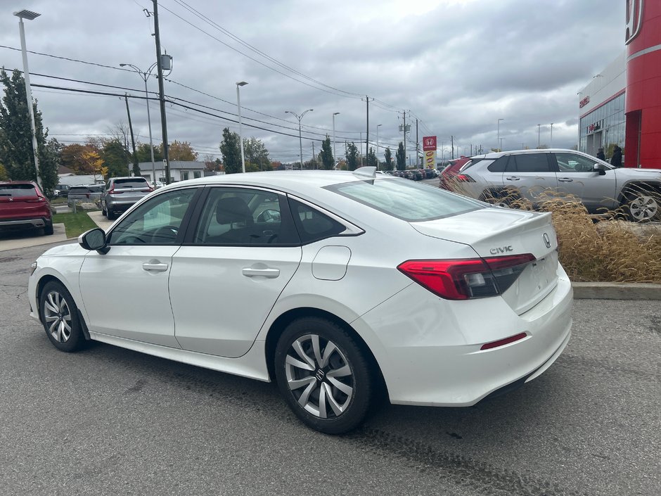 Honda Civic Sedan LX-b 2023-4