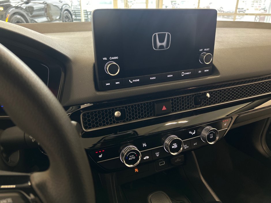 Honda Civic Sedan LX-B 2024-19