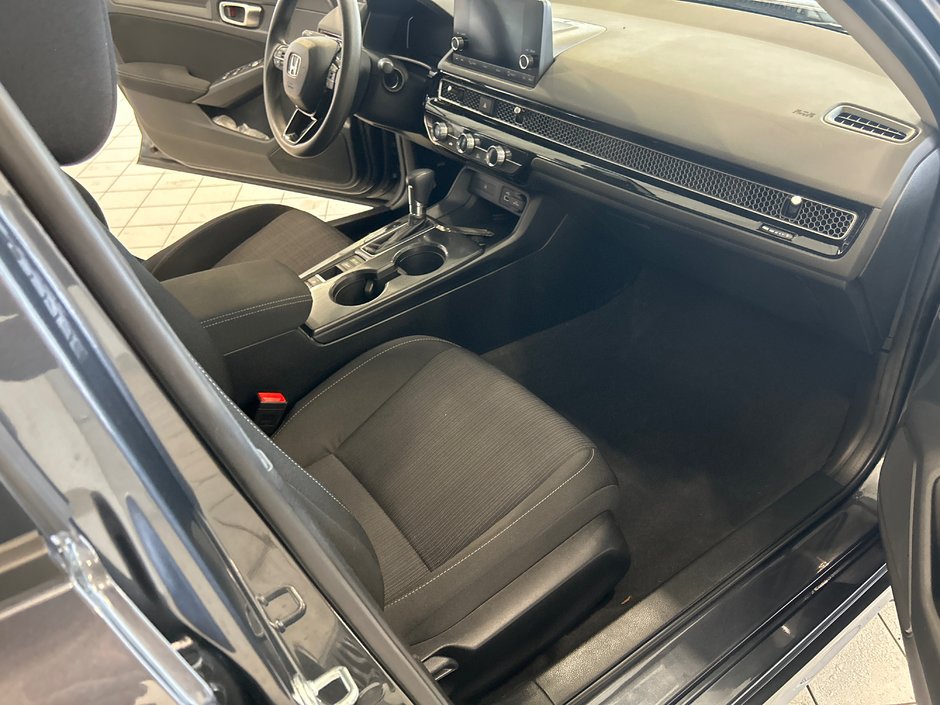 Honda Civic Sedan LX-B 2024-11