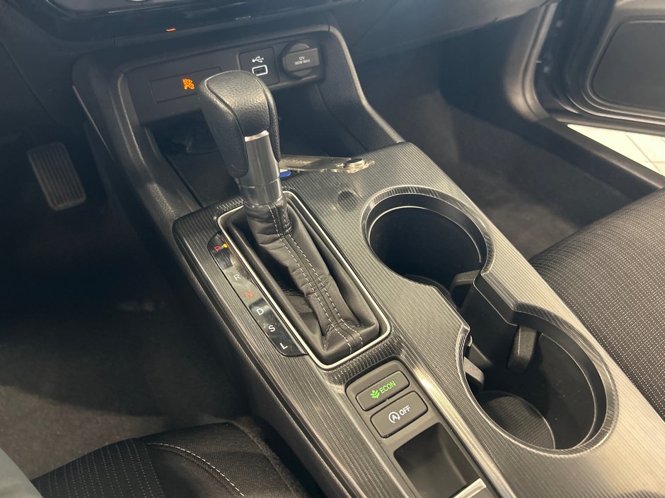 Honda Civic Sedan LX-B 2024-21
