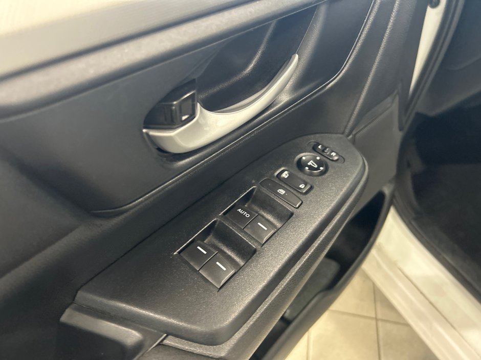 Honda CR-V LX 2022-17