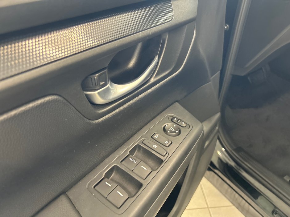 Honda CR-V LX 2023-11