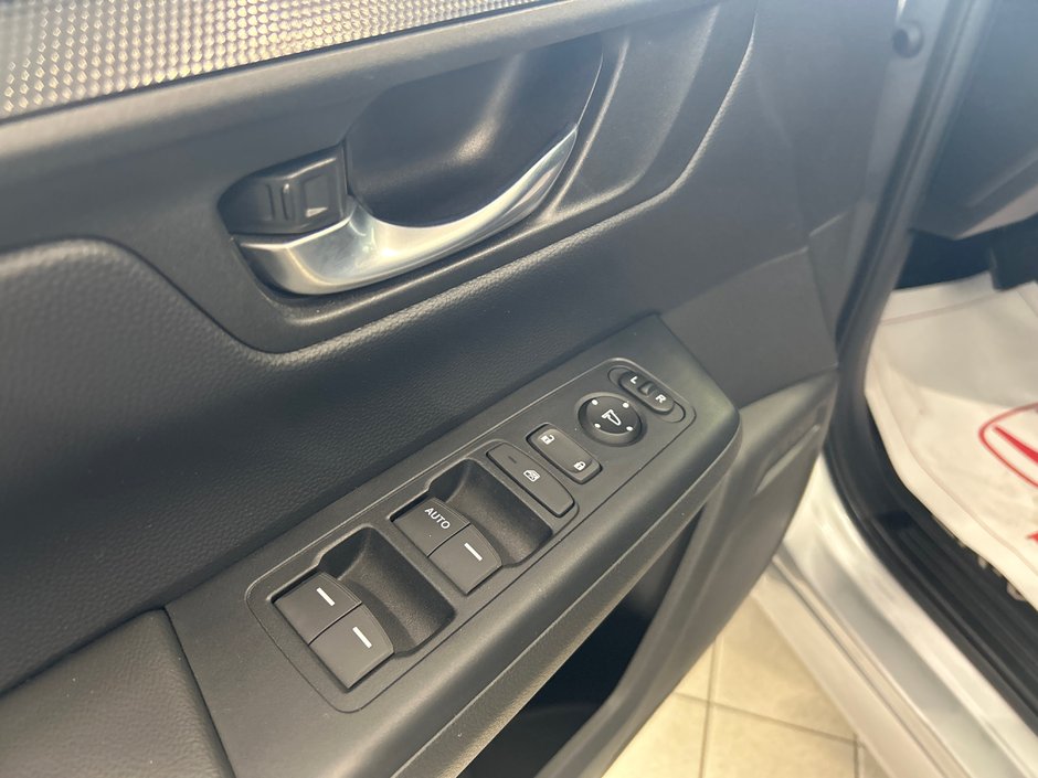 Honda CR-V LX 2023-16