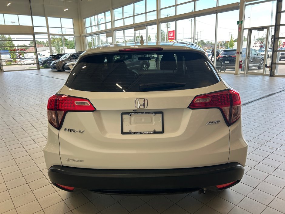 2016 Honda HR-V LX-8