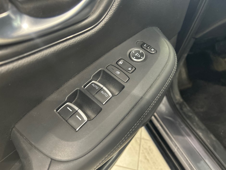 Honda HR-V EX-L Navi 2023-21