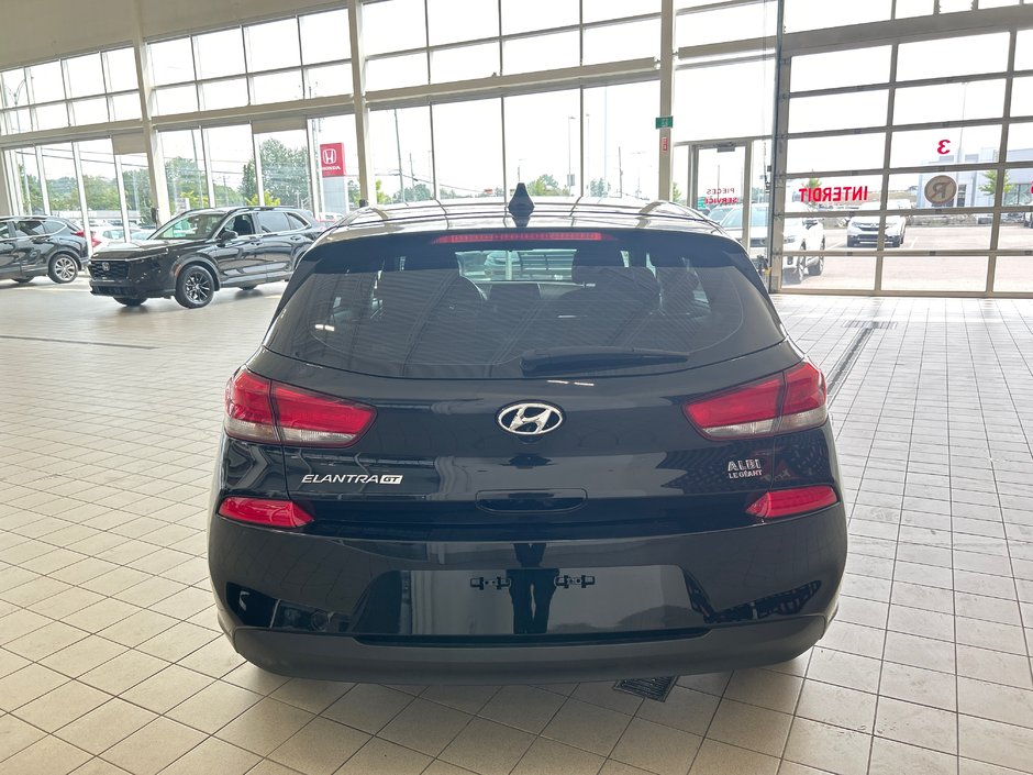 Hyundai Elantra GT Preferred 2020-6