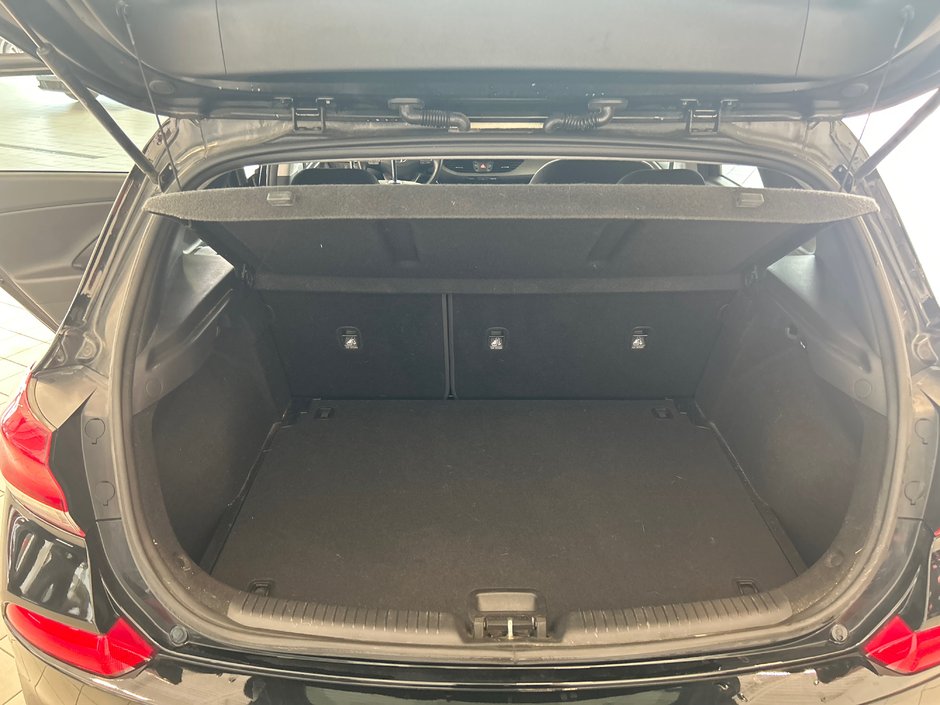 Hyundai Elantra GT Preferred 2020-9