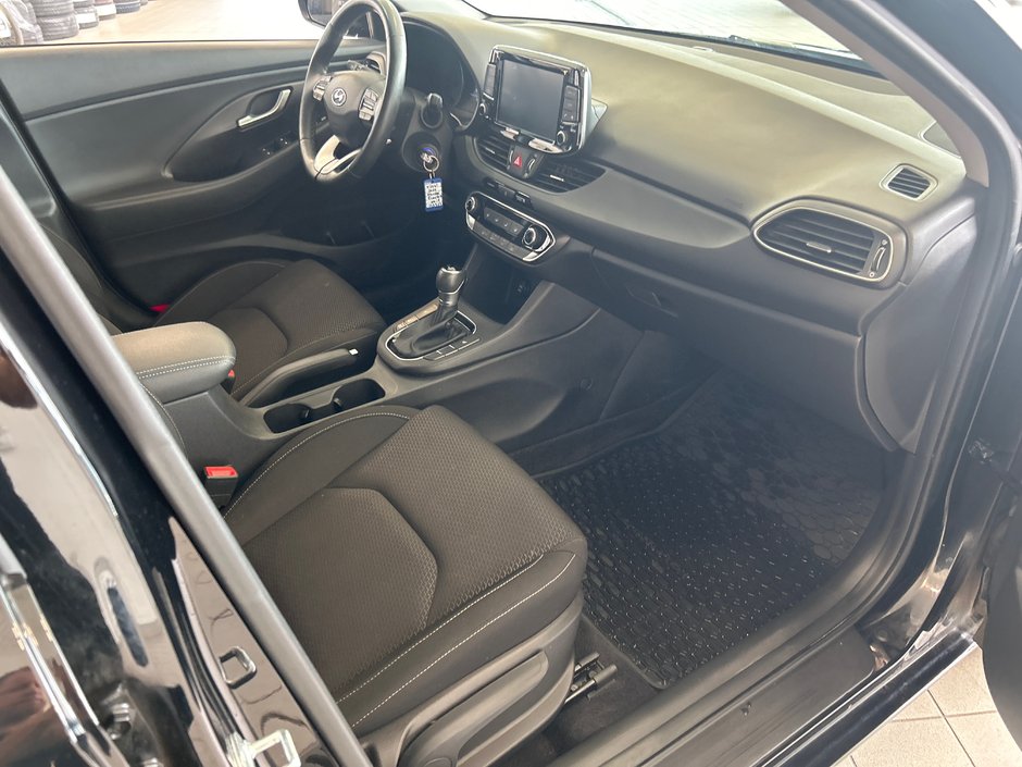 Hyundai Elantra GT Preferred 2020-13