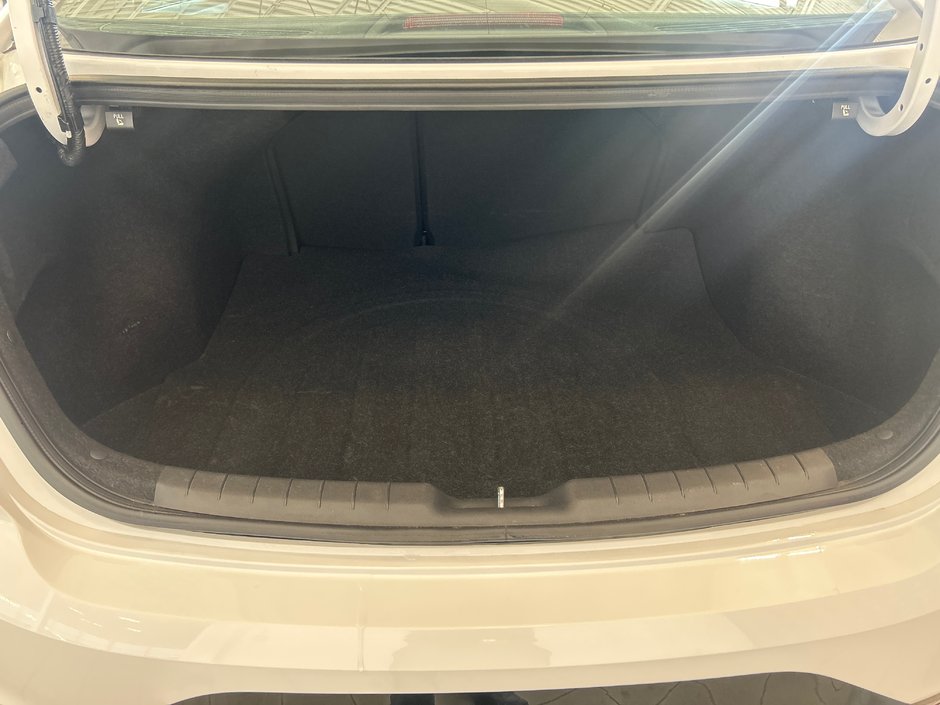 2019 Hyundai Elantra Preferred-10