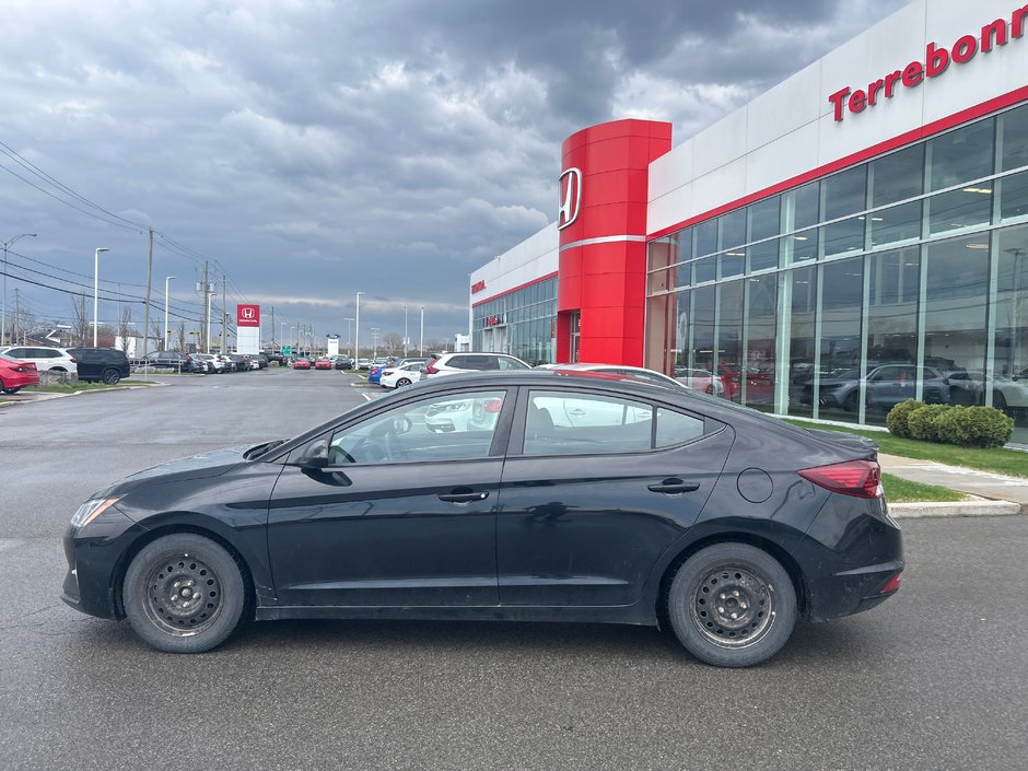Hyundai Elantra Essential 2019-1