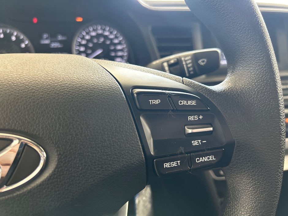 Hyundai Elantra Essential 2019-22