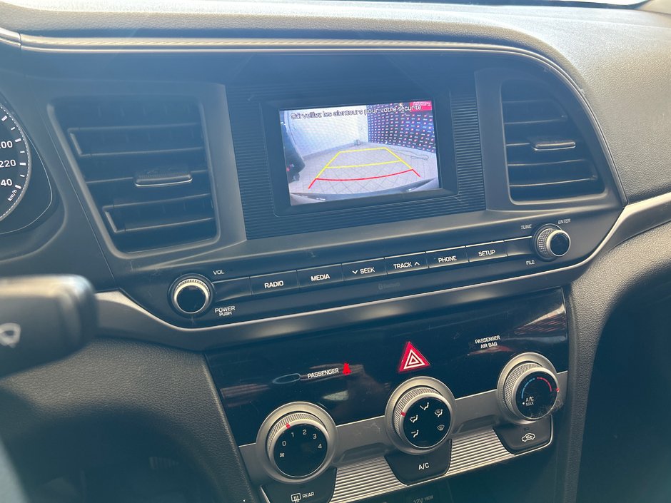 Hyundai Elantra Essential 2019-18