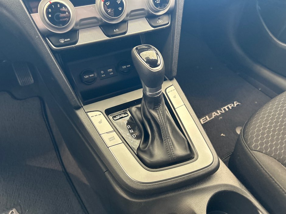 Hyundai Elantra Essential 2019-16