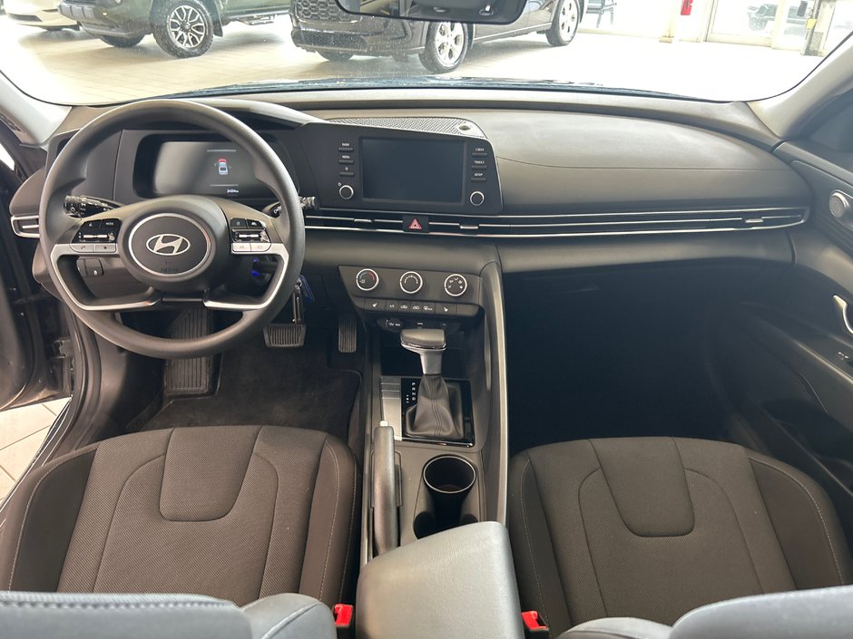 2025 Hyundai Elantra Essential-11