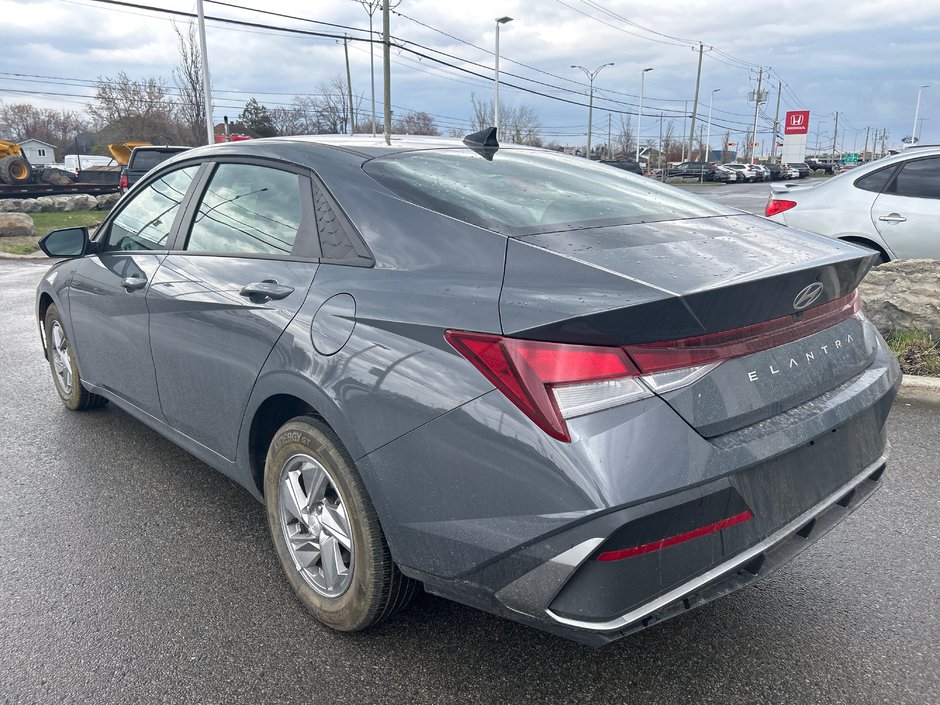 2025 Hyundai Elantra Essential-2