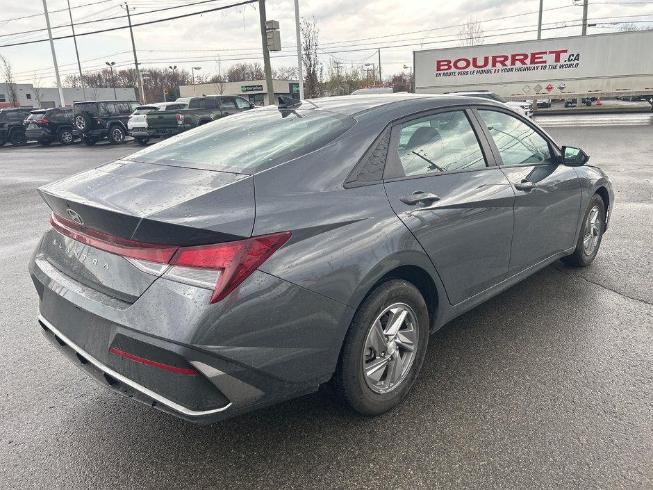 2025 Hyundai Elantra Essential-3