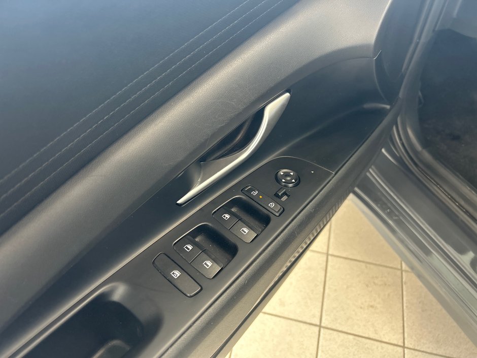 2025 Hyundai Elantra Essential-16