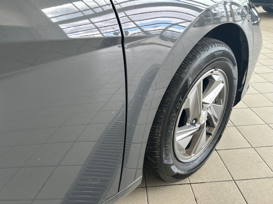 2025 Hyundai Elantra Essential-13