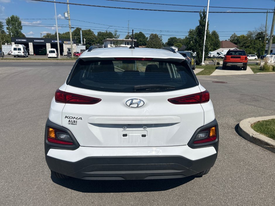 Hyundai Kona Essential 2021-4