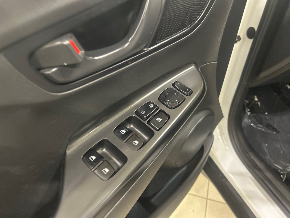 Hyundai Kona Essential 2021-16