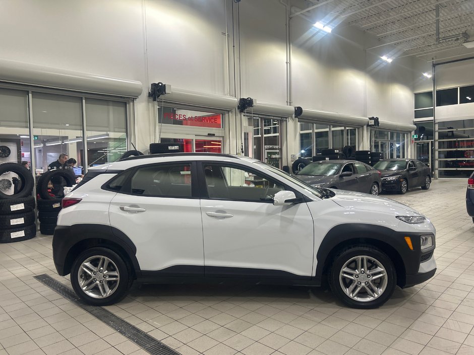 Hyundai Kona Essential 2021-4