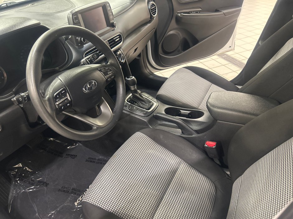 Hyundai Kona Essential 2021-15