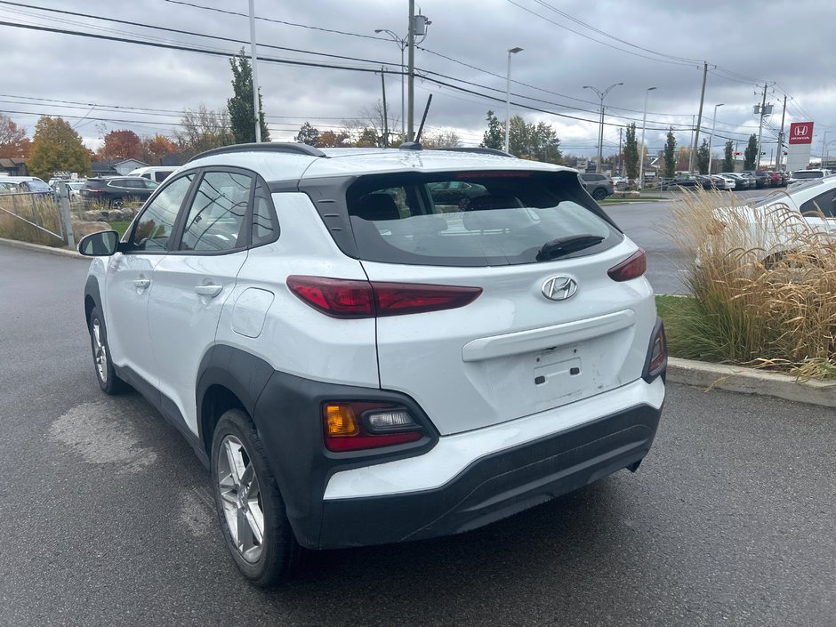 Hyundai Kona Essential 2021-8
