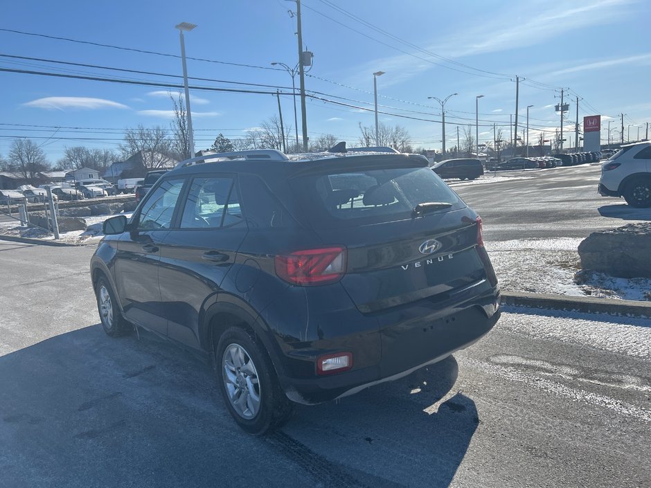 2021 Hyundai Venue Preferred-3