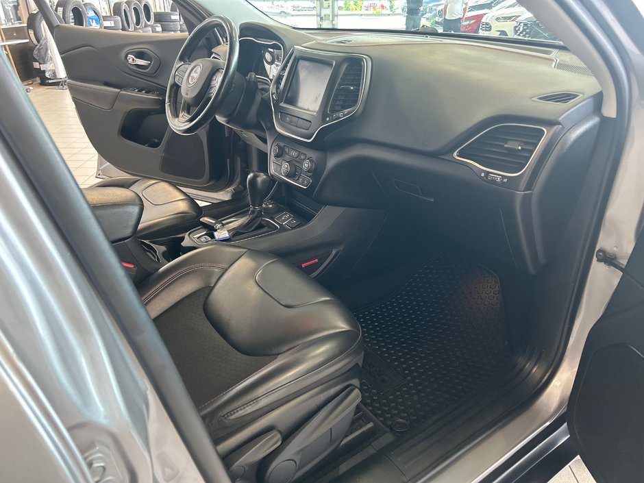 Jeep Cherokee Trailhawk 2020-14