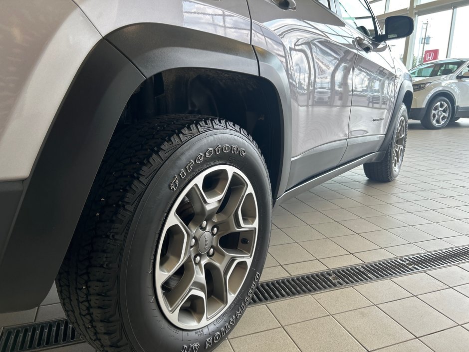 Jeep Cherokee Trailhawk 2020-11