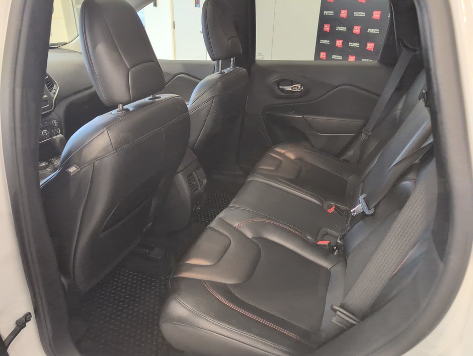 Jeep Cherokee Trailhawk 2021-11