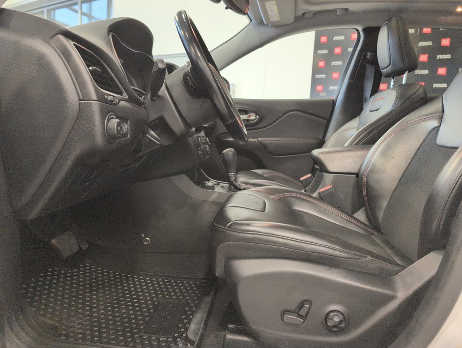 Jeep Cherokee Trailhawk 2021-16