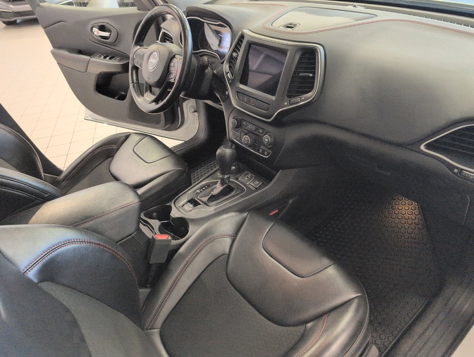 Jeep Cherokee Trailhawk 2021-14