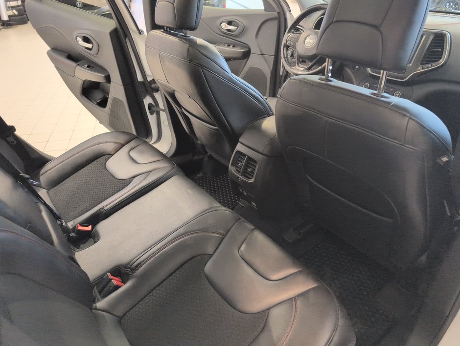 Jeep Cherokee Trailhawk 2021-12
