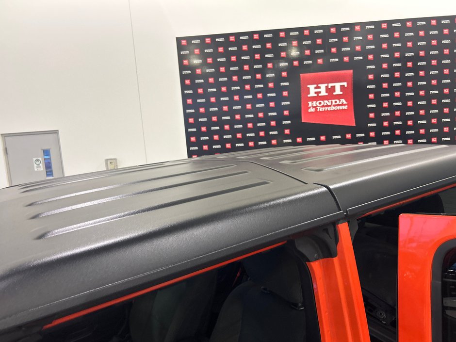 Jeep Gladiator Willys 2023-17