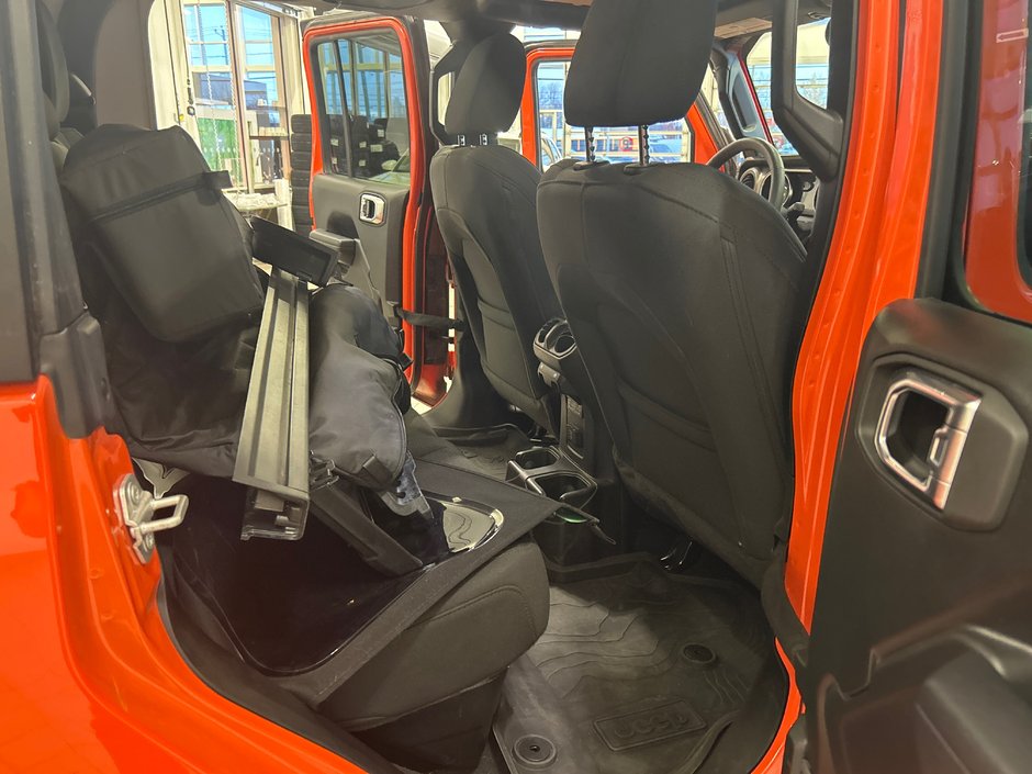 Jeep Gladiator Willys 2023-11