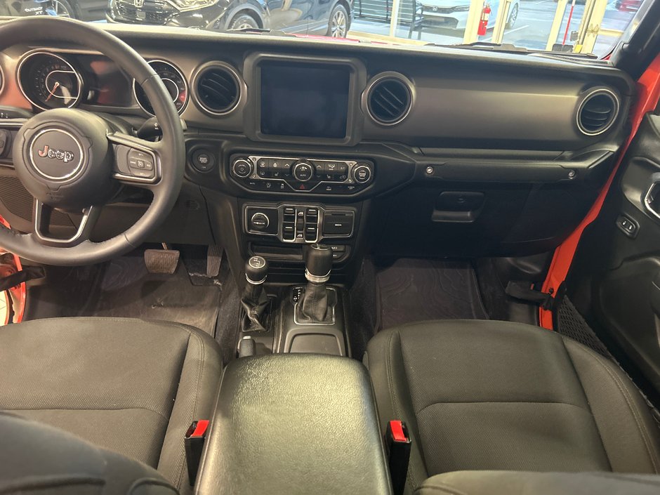 Jeep Gladiator Willys 2023-12