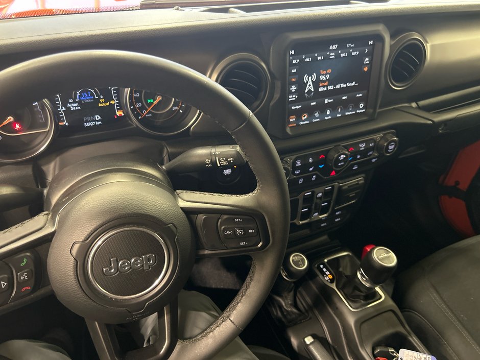 Jeep Gladiator Willys 2023-29