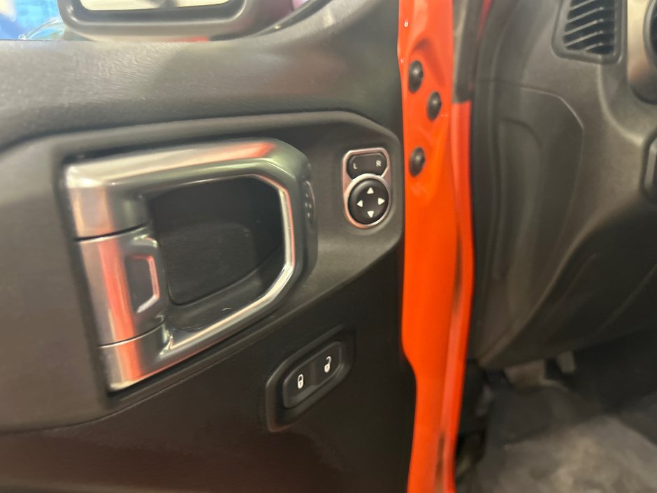 Jeep Gladiator Willys 2023-20