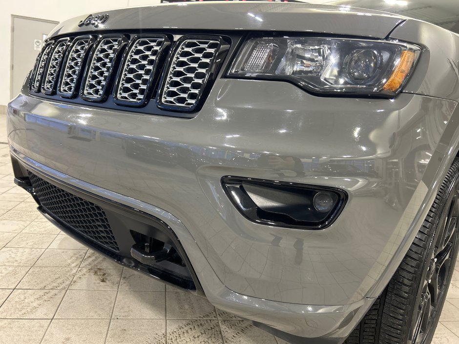 2019 Jeep Grand Cherokee Altitude-16