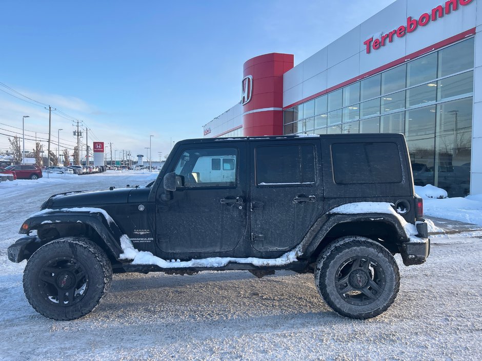 Jeep Wrangler Unlimited Sahara 2011-1