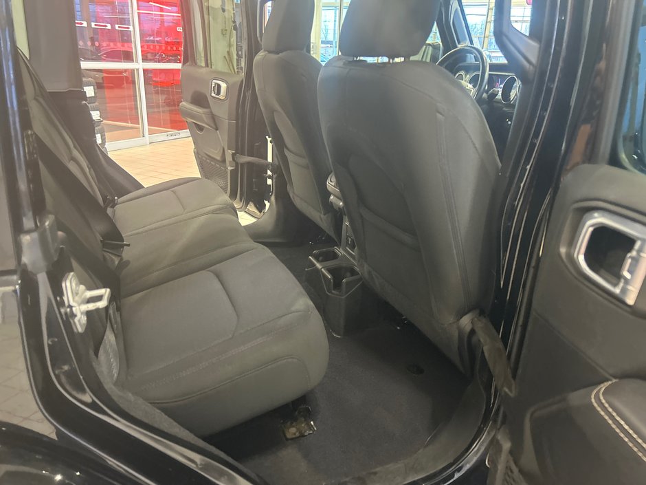 Jeep Wrangler Unlimited Sahara 2021-10