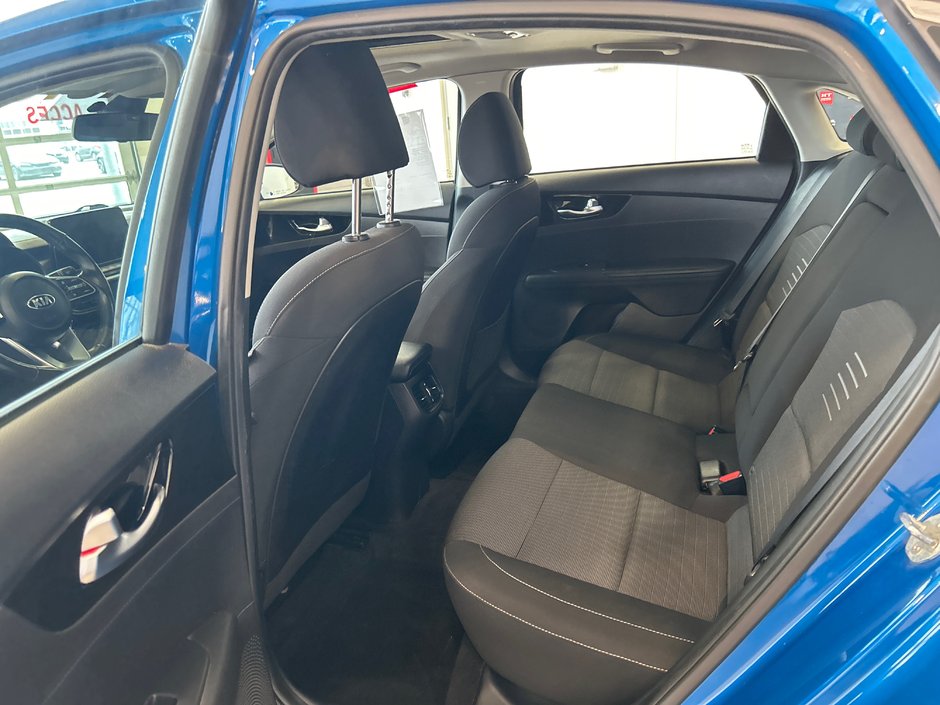 Kia Forte EX 2021-17